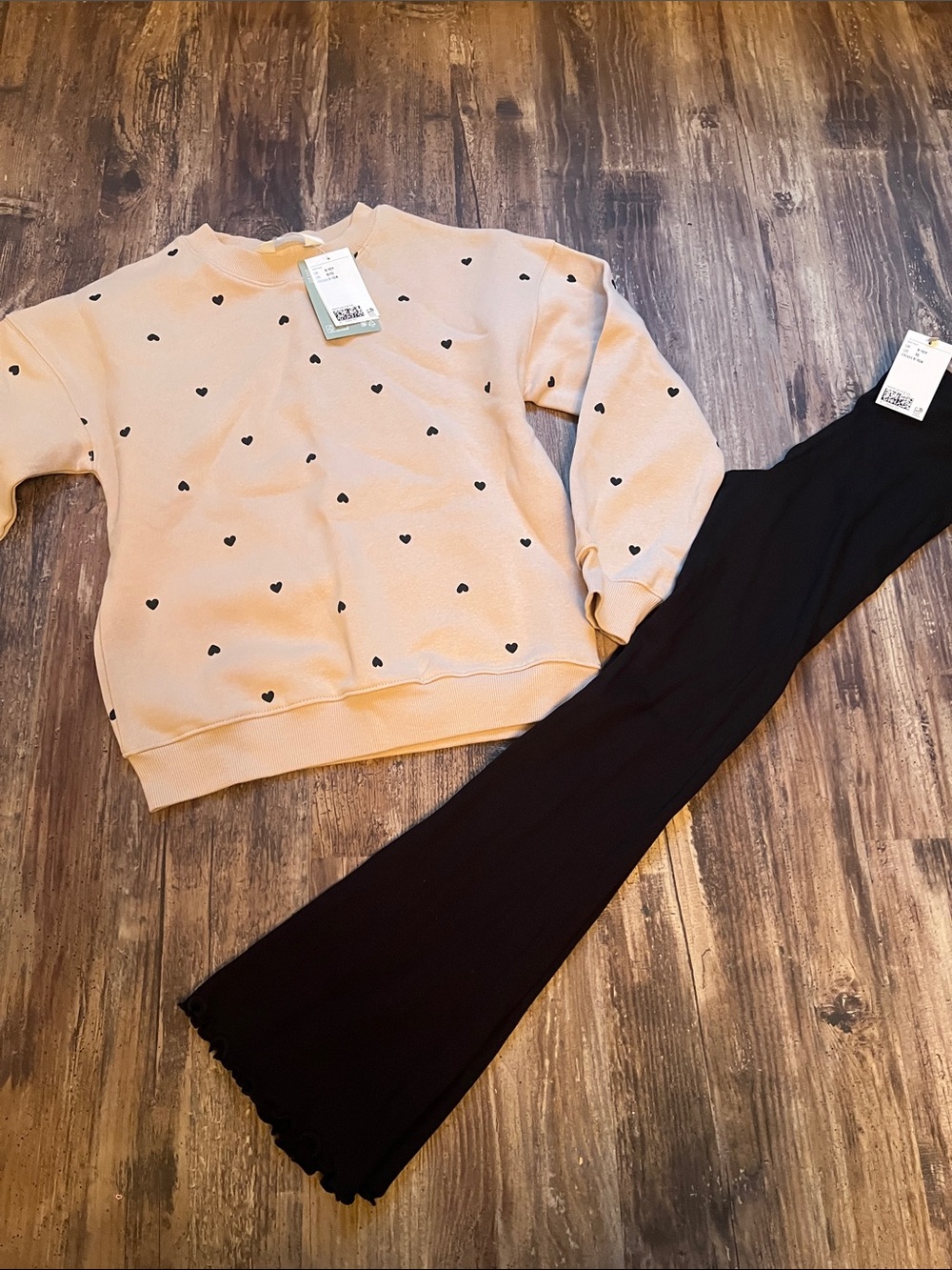 H&M outfit NWT - Black Ribbed Flared Leggings & sweatshirt